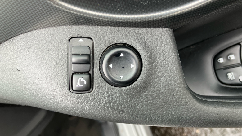 Nissan Qashqai 1.3 DiG-T 160 N-Connecta 5dr Petrol Hatchback